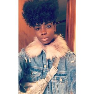 Meet your Posher, Denisha